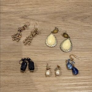 Elegant Women's Jewelry Set - Gold, Cream, Blue